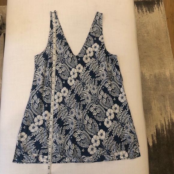 Abigail Borg for J. Crew Blue & White Floral V Neck Tank Top - Size 2 - Picture 6 of 9